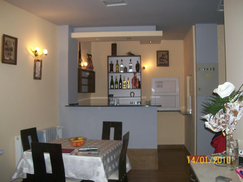 Hera Guest House Chiflik Exteriör bild