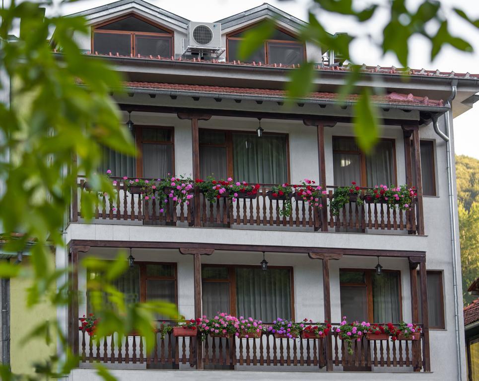 Hera Guest House Chiflik Exteriör bild