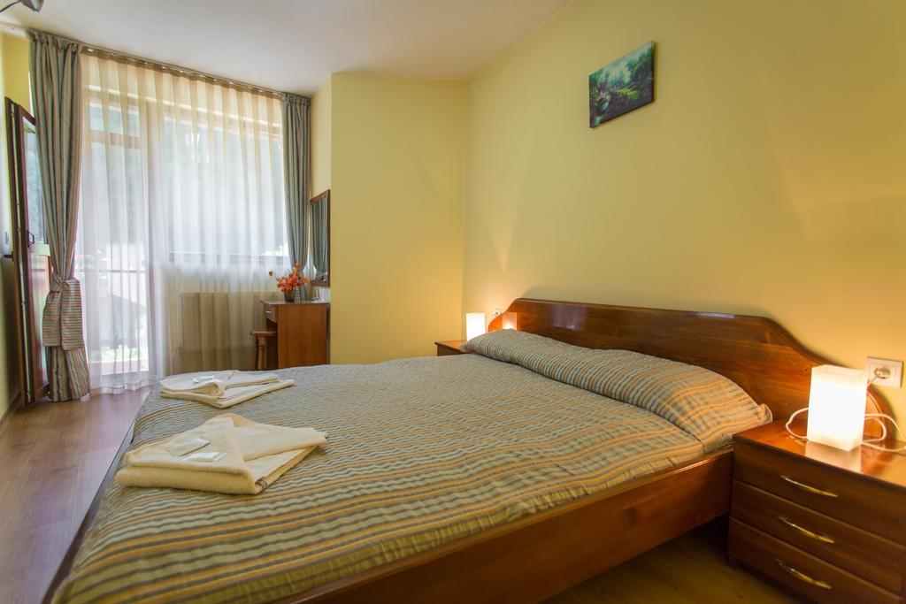 Hera Guest House Chiflik Exteriör bild