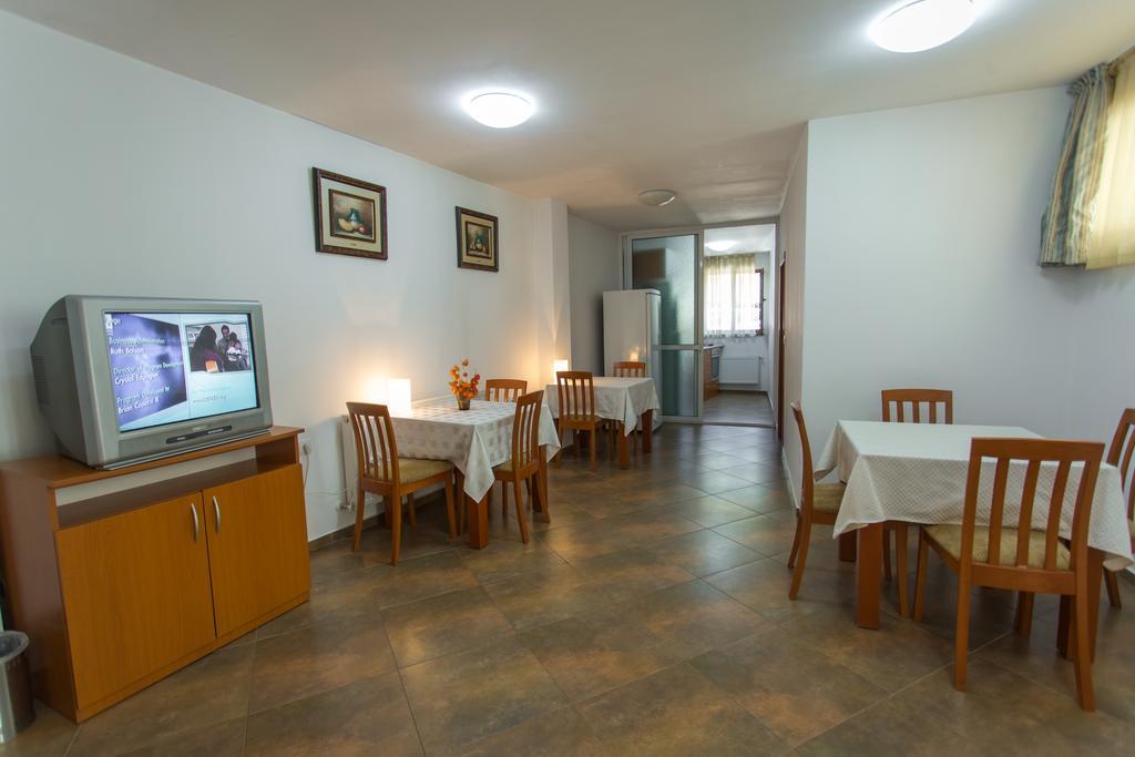 Hera Guest House Chiflik Exteriör bild
